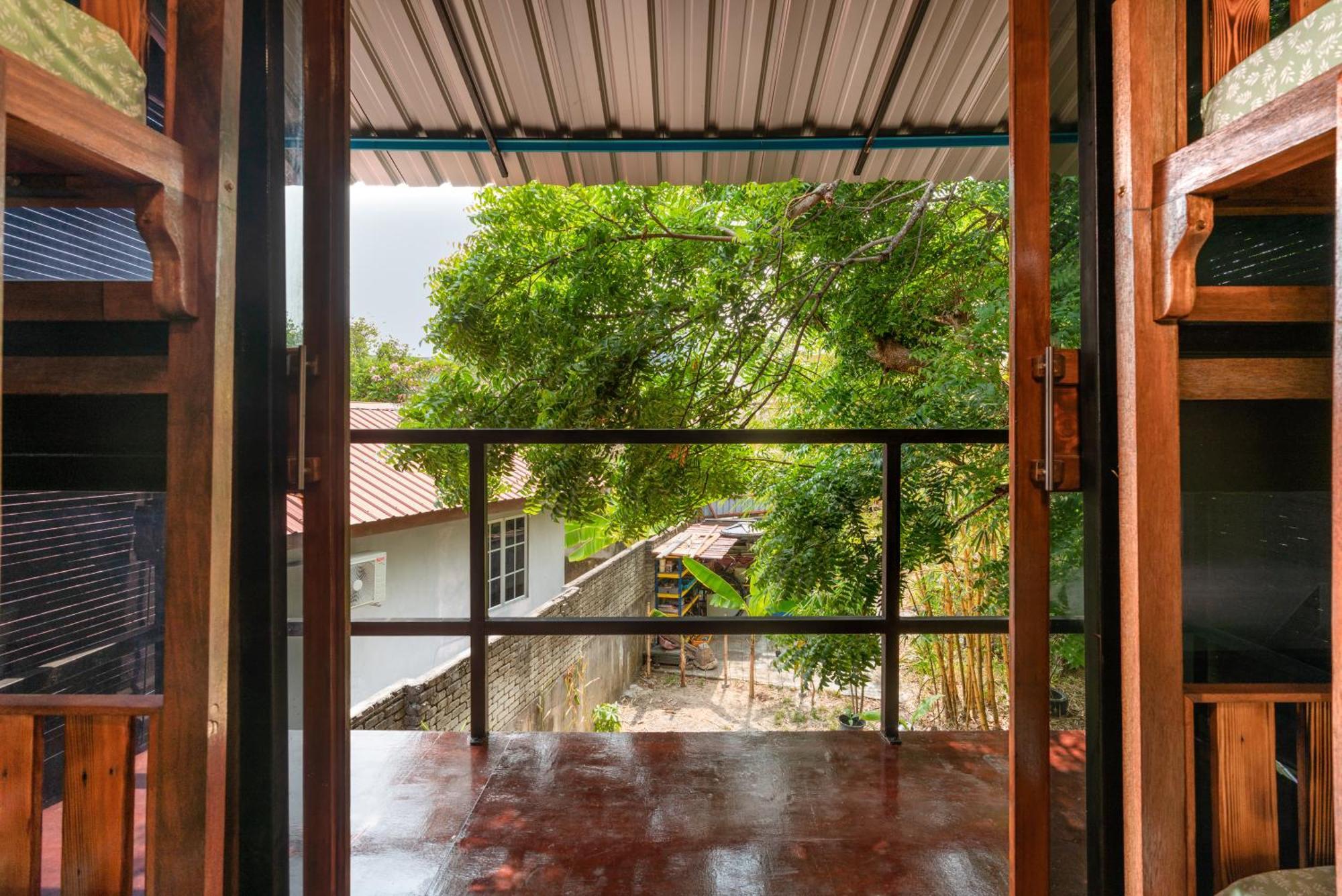 Bunga Hostel Female Dorm Pantai Cenang  Exterior photo